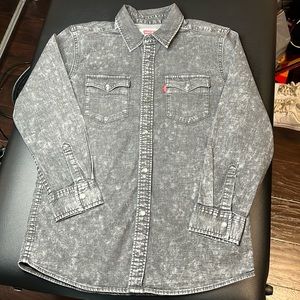 Levis boy top size M